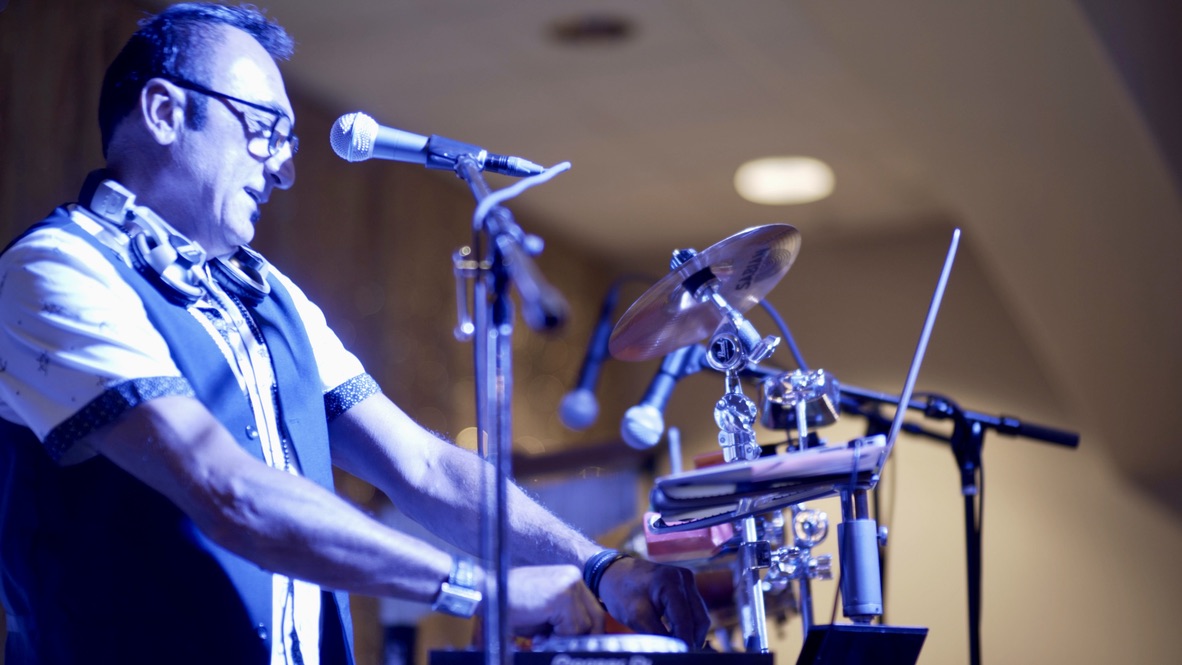 59D970E4-A59E-4BB6-8D38-8E0A9B861EC7_1_105_c